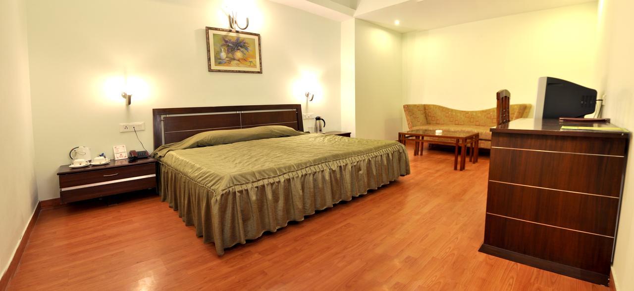 เอล์ม ทรี อมฤตสร Hotel อัมริตสา ภายนอก รูปภาพ