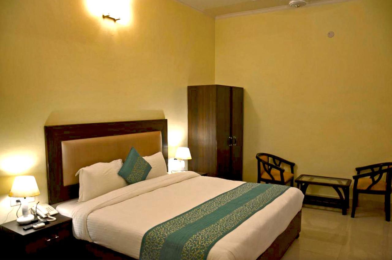 เอล์ม ทรี อมฤตสร Hotel อัมริตสา ภายนอก รูปภาพ